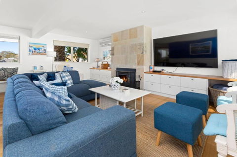 SANTORINI BEACH HOUSE SAFETY BEACH - E Caravan Parks 1