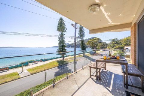 Shoal Towers, 6 -11 Shoal Bay Rd - Air Conditiong - Wifi - Stunning Water Views & Perfect Location - E Caravan Parks 2