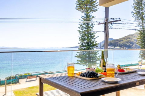 Shoal Towers, 6 -11 Shoal Bay Rd - Air Conditiong - Wifi - Stunning Water Views & Perfect Location - E Caravan Parks 1