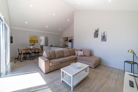 Swan Valley Fantastic Family Home - Aveley - E Caravan Parks 3