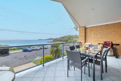 Tah Villa 1, 68 Marine Dr - Stunning Views, Linen And Air Con - E Caravan Parks 2