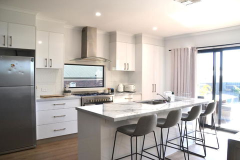 The Baltimore House - Family Getaway - E Caravan Parks 0