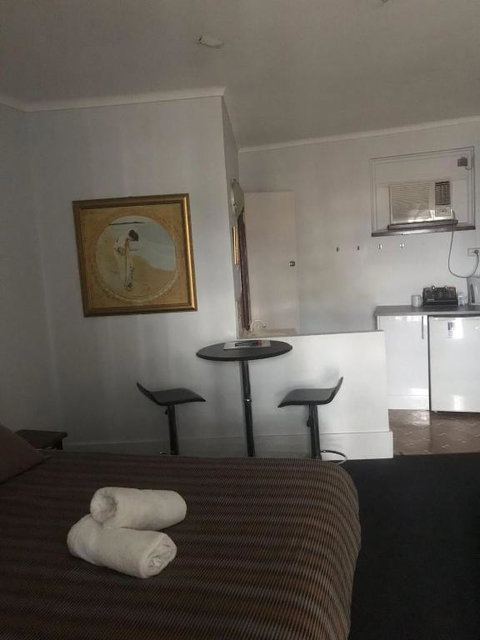 The Flinders Hotel Motel Port Augusta - E Caravan Parks 3