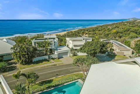 Beachside Luxury, Sunrise Beach - E Caravan Parks 2