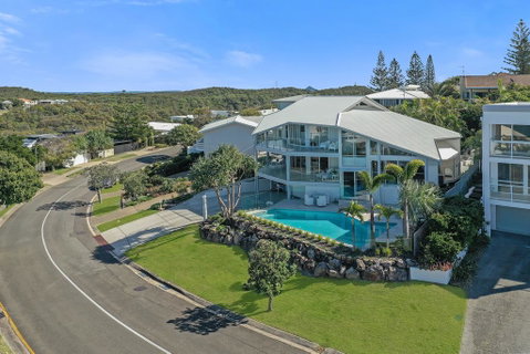 Beachside Luxury, Sunrise Beach - E Caravan Parks 0