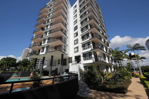 Beachside Neptune Resort Apt Upgraded! - E Caravan Parks 1