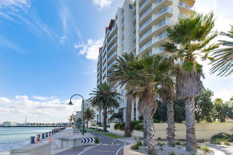 Beachside Port Melbourne - E Caravan Parks 0