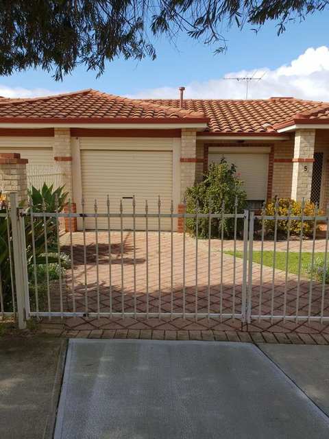 Beachside Retreat - E Caravan Parks 0