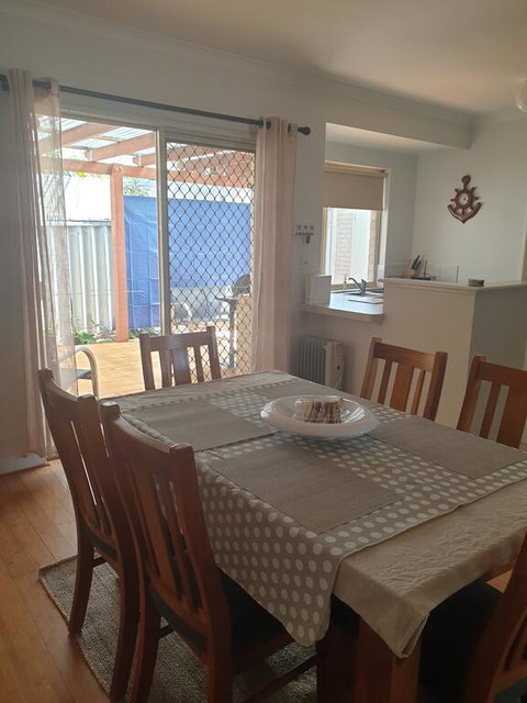 Beachside Retreat 2 - E Caravan Parks 1