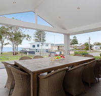 Beauty and the Beach' 88 Foreshore Drive - large home with WIFI  water views - E Caravan Parks