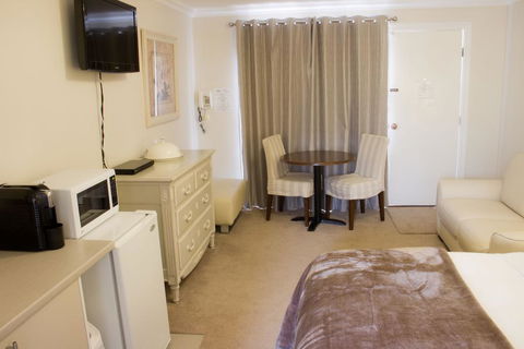 Beechworth On Bridge Motel - E Caravan Parks 2