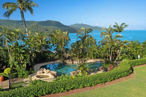 Bella Azure Two Bedroom Two Bathroom Spacious Ocean-view Apartment With Golf Buggy - E Caravan Parks 1