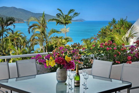 Bella Azure Two Bedroom Two Bathroom Spacious Ocean-view Apartment With Golf Buggy - E Caravan Parks 0
