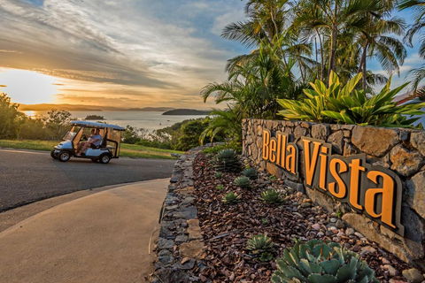 Bella Azure Two Bedroom Two Bathroom Spacious Ocean-view Apartment With Golf Buggy - E Caravan Parks 3