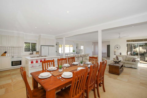 Bella House - E Caravan Parks 0