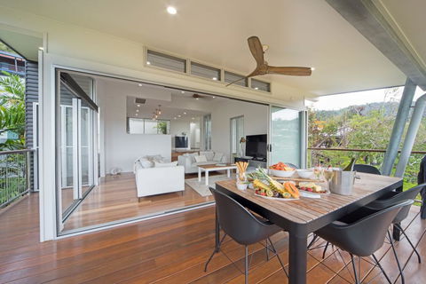 Bellevue Holiday Home - Airlie Beach - E Caravan Parks 2
