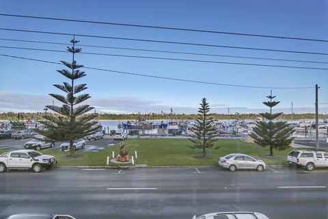 Bellevue On The Lakes - E Caravan Parks 1