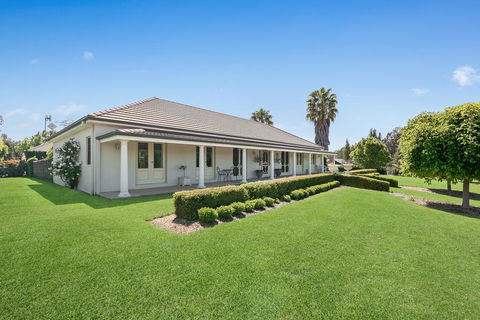 Bellfield House Mudgee - E Caravan Parks 0