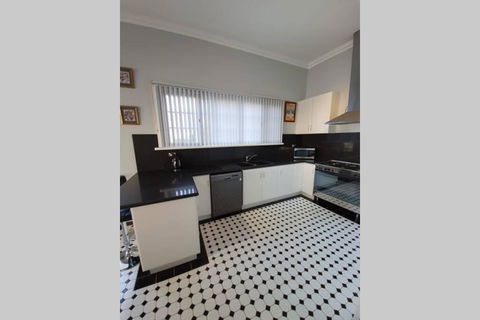 Bellview Holiday House - E Caravan Parks 1