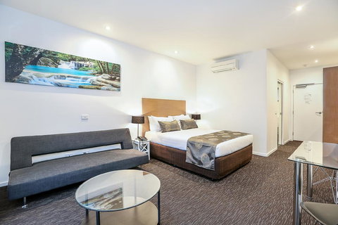 Belmercer Motel - E Caravan Parks 0