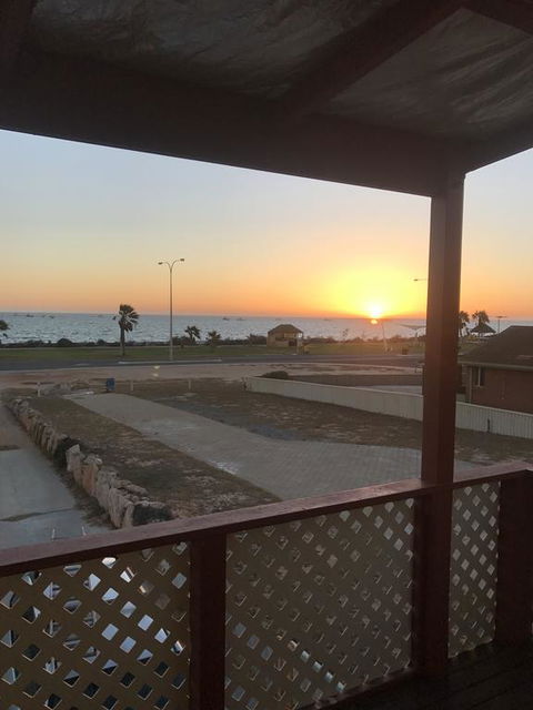 Best Beach Villa - E Caravan Parks 1