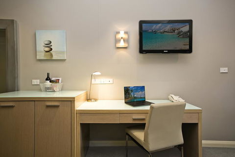 Best Western Sanctuary Inn - E Caravan Parks 2