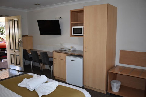 Best Western Tuscany On Tor Motor Inn - E Caravan Parks 3