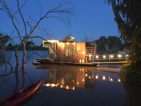 Bill's Boathouse - E Caravan Parks 0