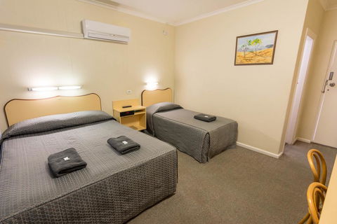 Billabong Motel - E Caravan Parks 2
