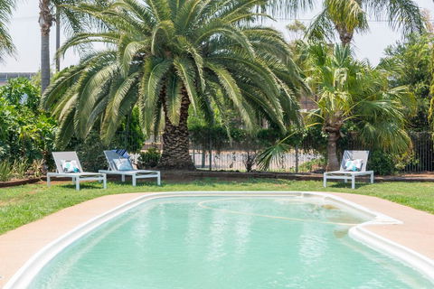 Billabong Motel - E Caravan Parks 1