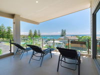 Bimbadeen Penthouse - across the road from Main Beach