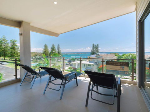 Bimbadeen Penthouse - Across The Road From Main Beach! - E Caravan Parks 0