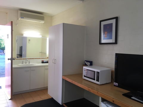 Bishops Lodge Narrandera - E Caravan Parks 3