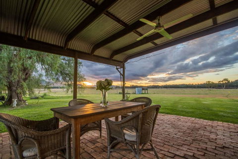 Blaxland's Cottage - E Caravan Parks 1