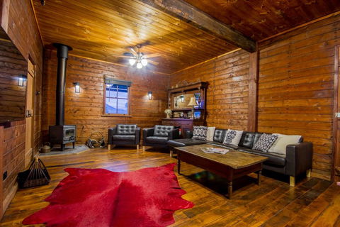Blaxland's Cottage - E Caravan Parks 2