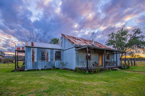 Blaxland's Cottage - E Caravan Parks 0