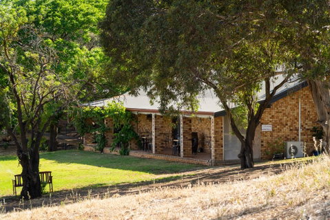 Blickinstal Barossa Valley Retreat - E Caravan Parks 3
