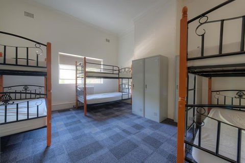 Blue Mountains Backpacker Hostel - E Caravan Parks 2
