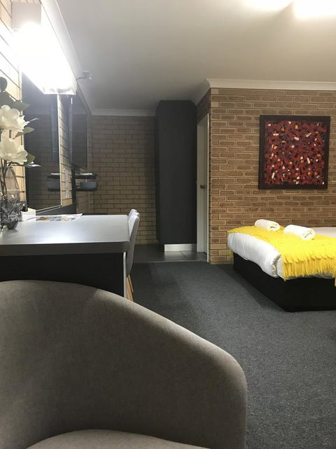 Blue Violet Motor Inn - E Caravan Parks 1