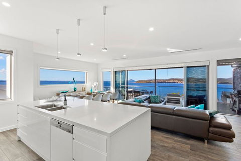 Blue Water Splendour - Infinity Pool And Amazing Views!! - E Caravan Parks 3