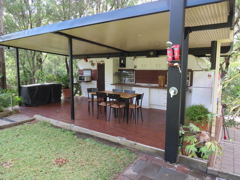 BoBRENE On Tamborine Nude Retreat - Cosy Chalet - E Caravan Parks 3