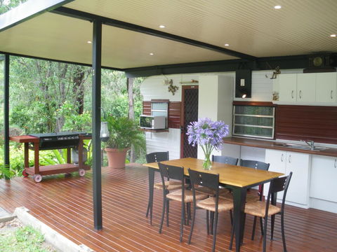 BoBRENE On Tamborine Nude Retreat - Cosy Chalet - E Caravan Parks 2