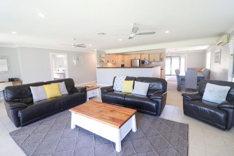 Boikon Beach House - E Caravan Parks 2