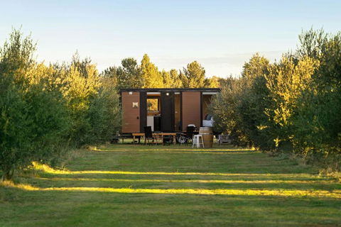 The Little Grove Retreat By Tiny Away - E Caravan Parks 1