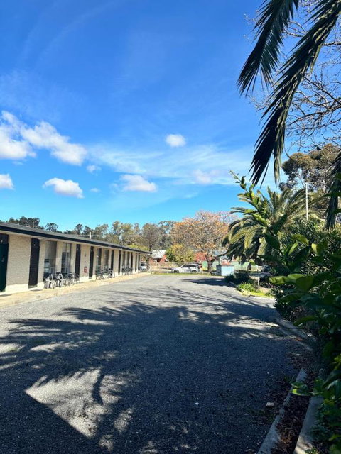 The Shamrock Hotel Balranald - E Caravan Parks 2