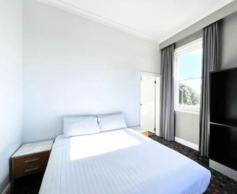 The Sunnyside Tavern, Broadmeadow - E Caravan Parks 0