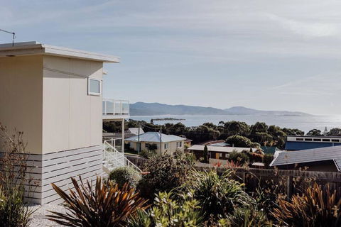 The Watch House - Panoramic Views Of Bicheno Ocean - E Caravan Parks 0
