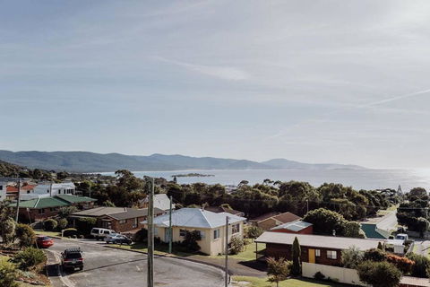 The Watch House - Panoramic Views Of Bicheno Ocean - E Caravan Parks 3