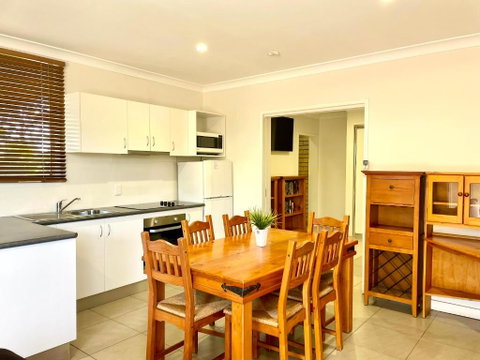 Western Heritage Motor Inn - E Caravan Parks 2