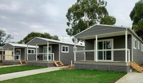 Young Caravan And Tourist Park - E Caravan Parks 0